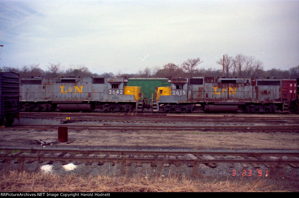 CSX 2615 & 2642